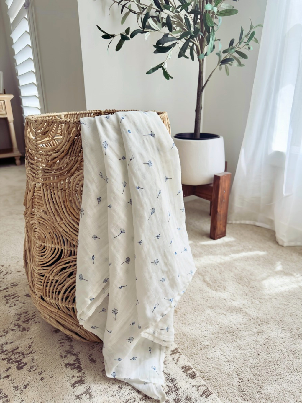 Organic Cotton Muslin Wrap - Blue Bloom